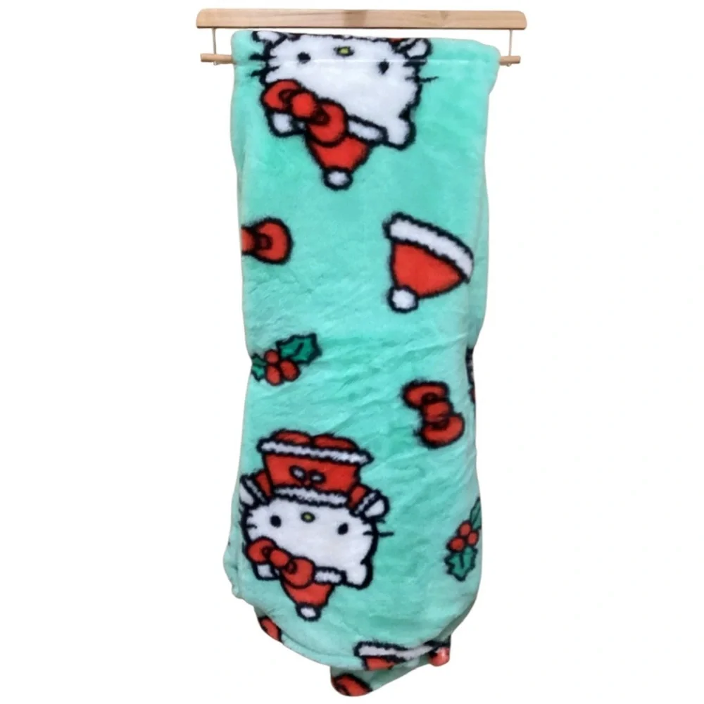 Hello Kitty “Hello Mittens” Ultra Fine Faux Fur Throw (NWT)